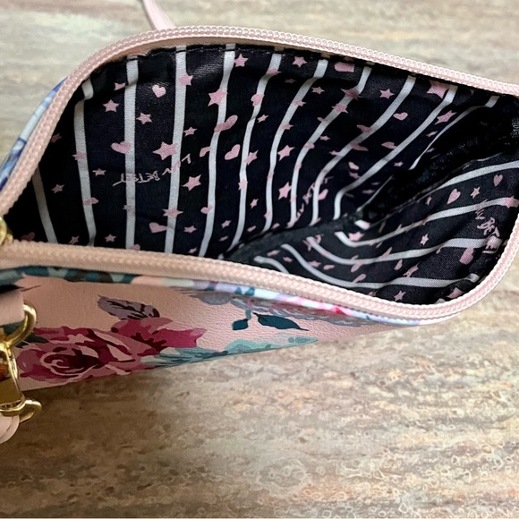 NWOB Betsey Johnson floral convertible wristlet/ crossbody bag - Picture 3 of 15